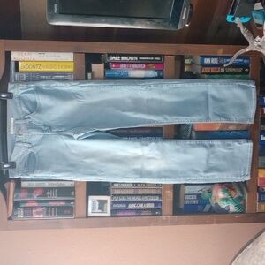 Levi's 314 Shaping, Straight leg Jeans . They are size 27x32 . Washed blue.